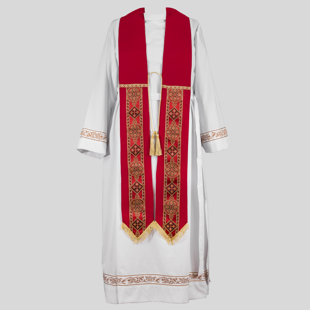 Camice bianco con stola rosso bizantino